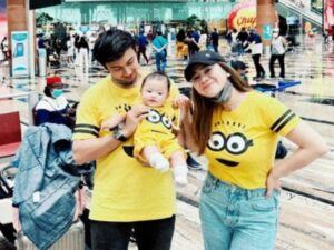 Berita artis: Felicya Angelista unggahfoto peringatan usia anak ke 6 bulan, netizen mengaku kaget lihat slide foto terakhir.