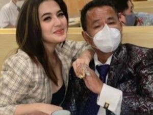 Berita artis: Hotman Paris kembali unggah sebuah bukti kasusnya dengan Iqlima Kim, netizen malah salfok pada usia dari mantan Aspri ini.