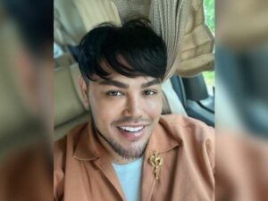 Berita artis: Mencoba tampil berbeda dengan memakai poni menutupi dahi, penampilan dari Ivan Gunawan disebut mirip Oppa Korea.