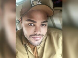 Berita artis: Bikin netizen tergila-gila, kali Ini Ivan Gunawan berniat untuk memanjangkan jambang dan kumis tipisnya.
