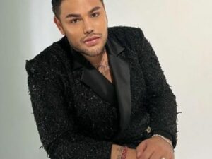 Berita artis: Blak-blakan selama ini Ivan Gunawan mengaku tidak percaya diri bila diminta foto full badan oleh klien.