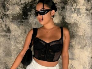 Berita artis: Penampilan Jennifer Coppen saat unggah foto tiduran hanya paka bikini buat mata kaum ada jelalatan dan panas dingin.
