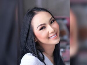 Berita artis: Kalina Ocktaranny tanyakan perihal alasan seorang pria ingin open relationship, netizen pikir itu pengalaman pribadinya.