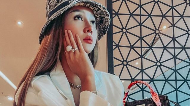 Berita artis: Cuma Lucinta Luna seorang yang berani peluk erat Raffi Ahmad tanpa menimbulkan gossip dan kecemburuan Nagita Slavina.
