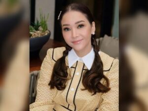 Berita artis: Penampilan Maia Estianty saat menguncir rambut menjadi dua bagian, membuatnya terlihat seperti remaja.