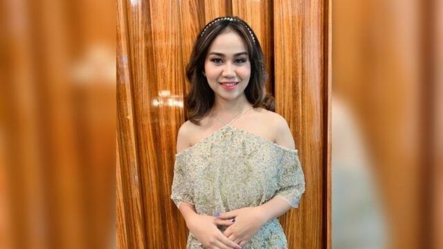 Berita artis: Untuk pertama kalinya, penampilan Mayang dipuji cantik oleh banyak netizen saat pakai gaun dengan bahu.