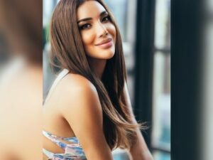 Berita artis: Netizen terutama kaum pria mengaku khawatir terlalu sering melihat foto seksi Millen Cyrus apakah mendapat dosa.