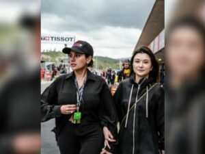 Berita artis: Unggah foto kebersamaan bareng sahabat tercinta, netizen malah merasa wajah Nikita Mirzani mirip Angelina Jolie.