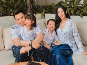 Berita artis: Walaupun telah memutuskan berpisah karena adanya konflik pribadi, Rachel Vennya nilai Okin sebagai ayah terbaik.