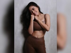 Berita artis: Terlalu berani, Rachel Vennya unggah sebuah foto seksi hanya kenakan bikini buat netizen panas dingin dan ucap istigfar.