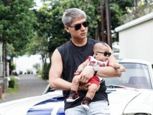 Berita artis: Suami Lesti Kejora yakni Rizky Billar unggah foto bareng anaknya, malah ngaku jika itu merupakan adik bungsunya.