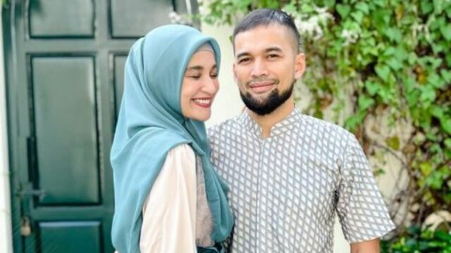 Berita artis: Unggah foto liburan saat berada di Dubai bersama teman-teman artisnya, penampilan Shireen Sungkar dipuji netizen.
