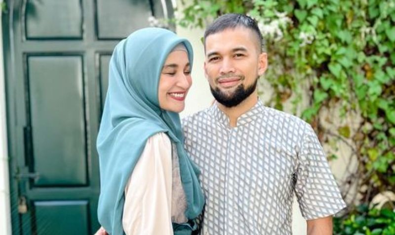 Berita artis: Unggah foto liburan saat berada di Dubai bersama teman-teman artisnya, penampilan Shireen Sungkar dipuji netizen.