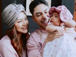 Berita artis: Penyanyi Siti Badiriah bagikan kolase potret anak pertamanya yang buat netizen gemas, terlebih setelah didandani sang ayah.