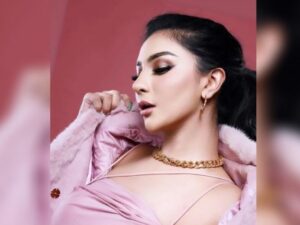 Berita artis: Siva Aprilia unggah sebuah foto saat dirinya hendak bermain golf, tetapi posisi berdirinya yang agak nungging jadi perhatian netizen.