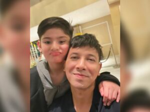 Berita artis: Foto baru A Rafiq malah buat netizen salfok pada suaminya, Sonny Septian dipuji sebagai lelaki seksi oleh warganet.