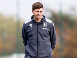 Berita Bola: Steven Gerrard dilema saat klub yang diasuhnya saat ini Aston Villa harus berhadapan dengan klub di masa lalunya Liverpool