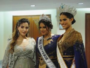 Berita artis: Cantiknya Tasya Farasya disebut tak kalah saing saat bersebelahan dengan Miss universe serta kontestan Puteri Indonesia.
