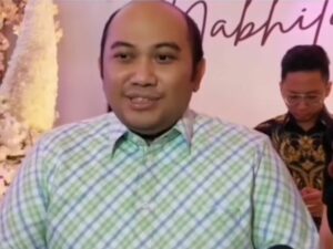 Berita artis: Netizen merasa tidak percaya dengan pengakuan Proff Bambang Saputra yang telah menolak cinta dari mendiang Vanessa Angel.