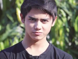 Pengakuan Aliando yang pernah didekati oleh seorang cowok yang ternyata cowok tersebut memiliki rasa suka pada Aliando sebagai kekasih.