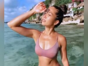 Andrea Dian belum lama ini hebohkan warganet dengan penampilannya yang seksi di tepi pantai, ia pun disebut sebagai wanita idaman banget.