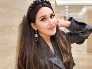 Berita artis: Ayu Ting Ting baru saja pulang Umrah bersama dengan keluarganya, ia pun kini memulai aktivitas kembali yang langsung jadi sorotan publik.