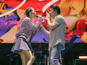 Berita artis: Kedekatan Ariel NOAH dengan Bunga Citra Lestari saat di atas panggung hebohkan jagat maya, hingga tuai berbagai pertanyaan netizen.