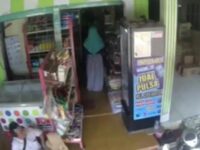 Seorang bocah berhijab menjadi korban pelecehan seksual oleh seorang bapak-bapak saat berbalanja di sebuah warung, pada Kamis (23/6/2022).