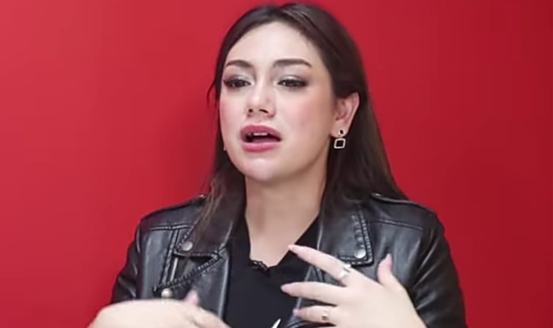 Berita artis: Celine Evangelista sudah dua kali menjanda, ia pun merasakan sedihnya saat dinyatakan sah menjadi janda, Rabu (8/6/2022).