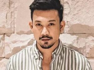 Berita artis: Denny Sumargo belum lama ini menyampaikam permintaan maafnya di media sosial karena sudah tercatat 4 orang meninggal dunia usai menghadiri podcast di kanal youtubenya.