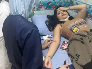 Berita artis: Dinar Candy menyampaikan permintaan maaf pada netizen karena mendadak jatuh sakit menjelang adu tinju dengan Nikita Mirzani.