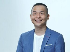 Berita artis: Ernest Prakasa memberikan tanggapannya tentang oknum-oknum nakes yang menjadikan pasien sebagai konten untuk medsos.  
