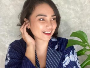 Berita artis: Feby Febiola menuai pujian dari warganet lantaran tetap terlihat cantik meskipun tidak memakain make up sama sekali.