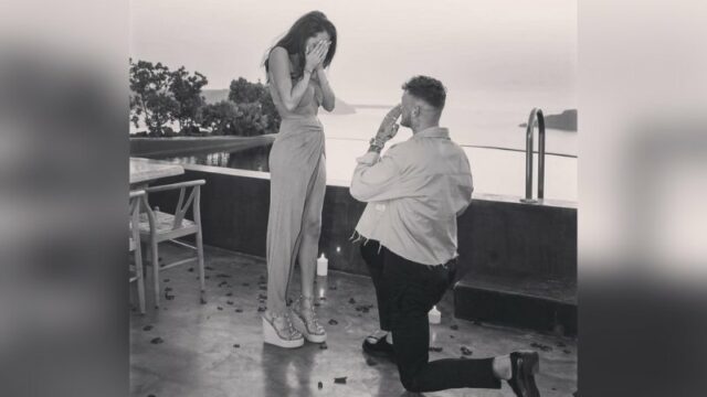 Pemain Arsenal, Ben White, melamar pacarnya Milly Adams. Pemain bek tengah Meriam London itu mengunggah foto saat melamar Milly.