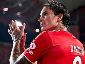 Liverpool berhasil mendapatkan pemain asal Uruguay Darwin Nunez dari Benfica seharga 100 juta euro atau setara dengan Rp 1,5 triliun.
