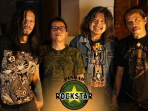 Untuk mendedikasikan diri pada eksistensi musik rock di Tanah Air, empat musisi legendaris Indonesia mendirikan grup band Pindad Rockstar.