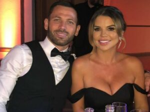 Mantan pemain Manchester United, Phil Bardsley, mendapatkan pelayanan ekstra dari istrinya, Tanya Robinson, untuk berhubungan suami istri.