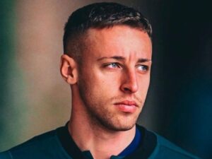 Nasib apes bagi pemain timnas Italia, Davide Frattesi. Ia mengalami peretasan HP sehingga fotonya tanpa busana tersebar di sosial media.