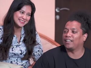 Berita artis: Indah Permatasari akhirnya buka suara alasan dirinya bisa jatuh cinta dan nikahi oleh Arie Kriting meskipun tanpa restu orang tua.