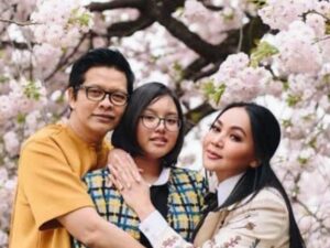 Istri Armand Maulana, Dewi Gita berkeinginan untuk menjodohkan anak semata wayangnya, Naja dengan El Rumi.