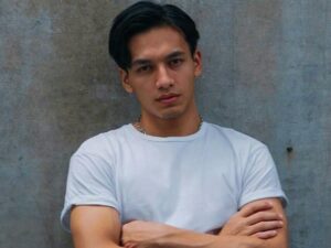 Berita artis: Jefri Nichol membalas salah satu komentar netizen dengan bahasa Minang pada unggahan foto terbarunya di Instagram.