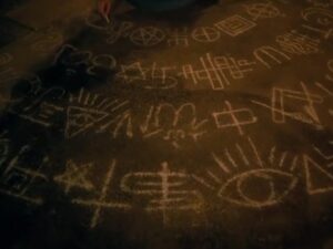 Warganet suarakan boikot Serial The Umbrella Academy 3 karena dianggap melecehkan agama Islam dengan menuliskan Lafadz Allah di lantai.