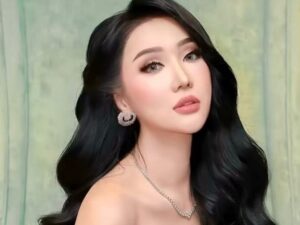 Promosikan salah satu produk pelangsing, Lucinta Luna diprotes netizen agar tidak berbohong, karena badan idealnya ciptaan dokter.