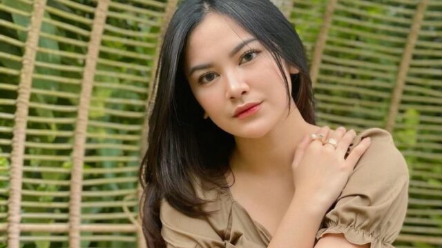 Berita artis: Mahalini menangis di atas panggung karena sang pacar, netizen pun menyebutnya terlalu lebay, Kamis (16/6/2022).
