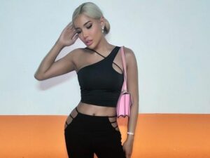 Berita artis: Tampil begitu memukau dengan rambut blonde, Millen Cyrus justru buat banyak netizen merasa susah tidur.