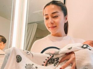 Berita artis: aura Nikita Willy setelah melahirkan sangat berbeda. Netizen menilai ibu satu anak itu terlihat semakin cantik menawan.