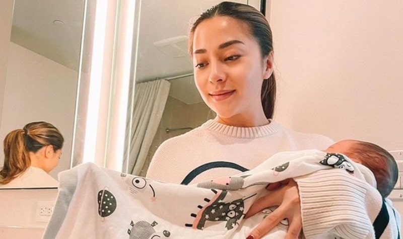 Berita artis: aura Nikita Willy setelah melahirkan sangat berbeda. Netizen menilai ibu satu anak itu terlihat semakin cantik menawan.
