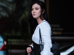 Potret cantik Nita Gunawan yang mengenakan ouftif elegant dan berdamage jadi sorotan warganet yang disebut mirip dengan artis film panas, Miyabi.