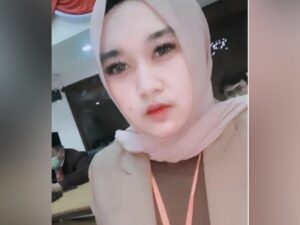 Pengacara Hotman Paris mengungkapkan bahwa dirinya bisa dibuat luluh oleh seorang wanita berhijab cantik yang berasal dari Solo, Kamis (23/6/2022).