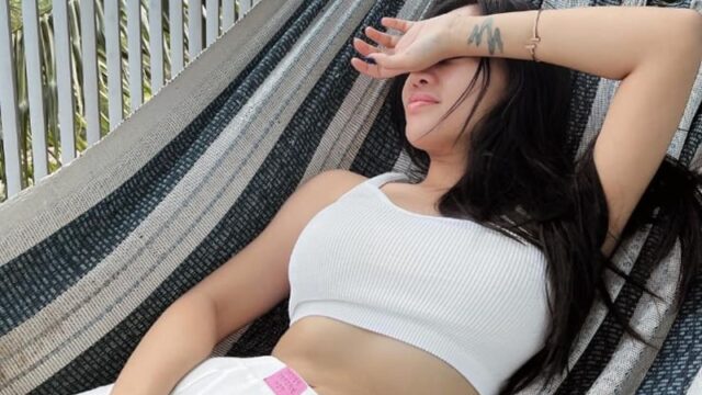 Rachel Vennya hebohkan warganet dengan unggahan seksi di laman instagram pribadinya yang memperlihatkan perut rata yang mulus dan tanpa lipatan.